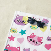 Coole Pastellkatzen mit Glasmuster, rosa Strandtuch (Beispiel)