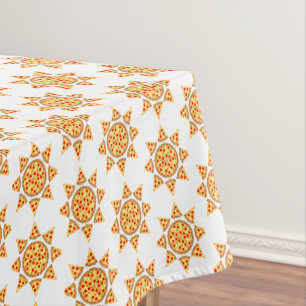 Coole Pizza schneidet das Sonnenmuster auf Weiß Tischdecke