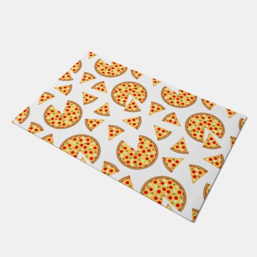 Coole Pizzas und Schnitte auf Weiß Fußmatte (Schrägansicht)