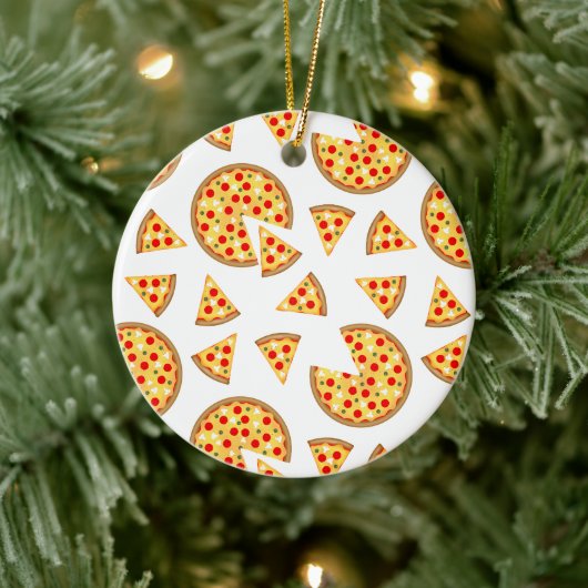 Coole Pizzas und Schnitte auf Weiß Keramik Ornament (Baum)