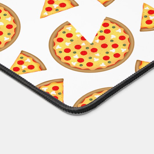 Coole Pizzas und Schnitte auf Weiß Schreibtischunterlage (Ecke)