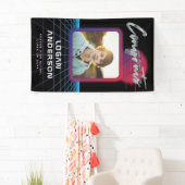 Coole Retro-80er-Synthwave-New-Wave-Abschlussfeier Banner (Insitu)