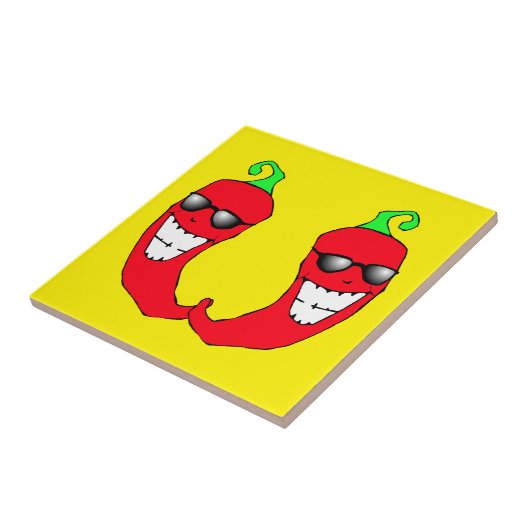 Coole rote Chili-Paprikaschoten-heiße Fliese (Seite)