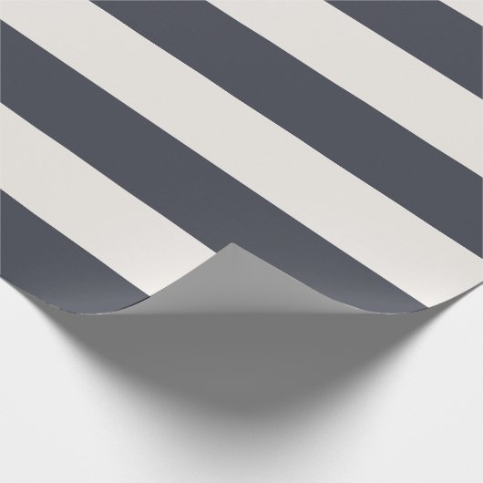 Coole Streifen aus grauem und weißem Himmel Geschenkpapier (Ecke)