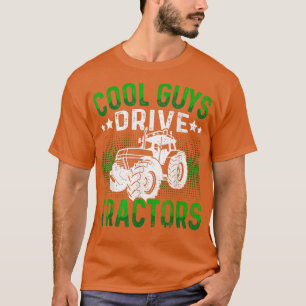 Coole Typ treiben Traktoren mit lustigen Bauern T-Shirt