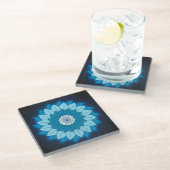 Coole und farbenfrohe Mandala Muster Blaue Flammen Glasuntersetzer (Schrägansicht)