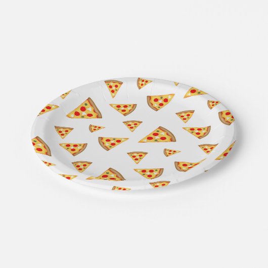 Coole und lustige Pizzaschnitte auf Weiß Pappteller (Schrägansicht)