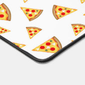 Coole und lustige Pizzaschnitte auf Weiß Schreibtischunterlage (Ecke)