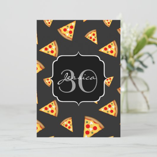 Coole und lustige Pizzaslicmuster Monogram Invite Einladung (Stehend Vorderseite)