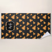 Coole und lustige Pizzaslicmuster Monogram Strandtuch (Vorderseite)