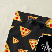 Coole und lustige Pizzaslicmuster Monogram Strandtuch (Beispiel)