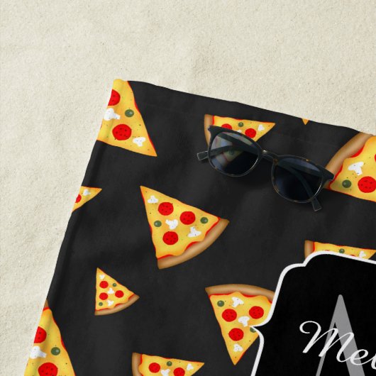 Coole und lustige Pizzaslicmuster Monogram Strandtuch (Beispiel)