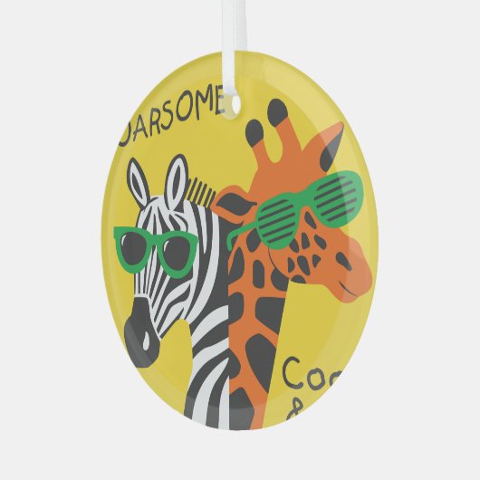 Coole Zebra Giraffe Cartoon Illustration Ornament Aus Glas (Vorderseite links)