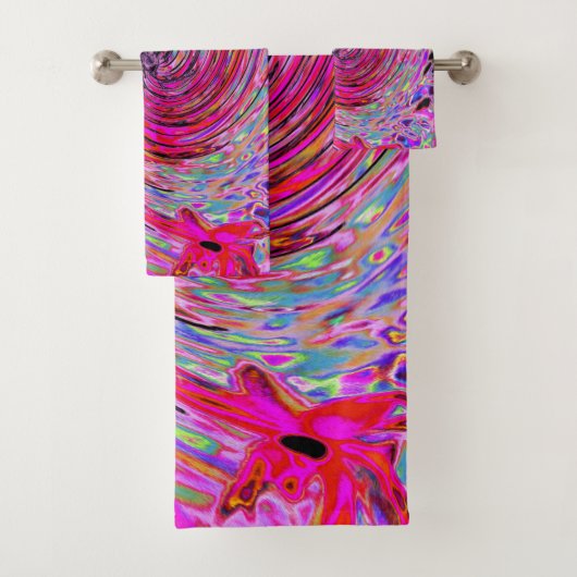 Cooler Abstrakter Retro Hot Pink und Roter Blütenw Badhandtuch Set (Insitu)