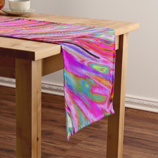 Cooler Abstrakter Retro Hot Pink und Roter Blütenw Mittelgroßer Tischläufer (Beispiel)