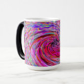 Cooler Abstrakter Retro Hot Pink und Roter Blütenw Verwandlungstasse (Vorderseite Links)