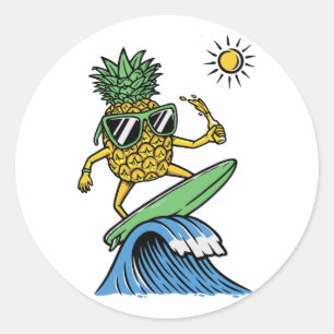 Cooler Ananas surft im Meer Lebhafter Strand Runder Aufkleber