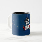 Cooler Astronaut auf der Rakete Zweifarbige Tasse (Vorderseite Links)