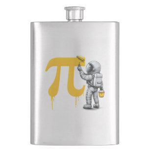 Cooler Astronaut, der das Pi-Symbol malt Pi-Tag  Flachmann