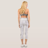 Cooler Bambusprint Monogram Capri Leggings (Rückseite)