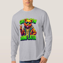 Cooler Bär mit Sonnenbrille und Hoodie macht Erbse