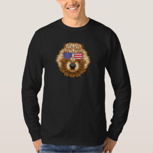 Cooler Biber, der eine Sonnenbrille mit US-amerika T-Shirt