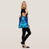 Cooler Blauer Weihnachtsbaum mit glänzenden Lichte Tasche (Am Model)