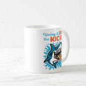 Cooler Blauhai für Kicks Kaffeetasse (VorderseiteRechts)
