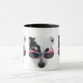 Cooler Cartoon-Hund mit Brille Tasse (Zentrum)