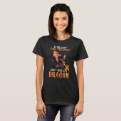 Cooler Drachen, der flammendes Feuer speit, fliege T-Shirt (Vorne ganz)