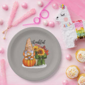 Cooler Erntedank-Gnome Pappteller (Party)