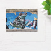 Cooler Frosch zwischen Spray Cans Graffiti (Schreibtisch)