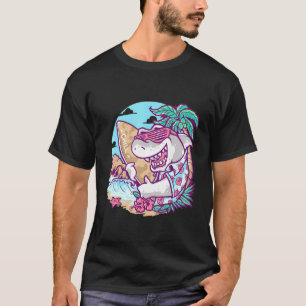 Cooler Hai trägt eine Sonnenbrille und ist bereit  T-Shirt