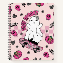 Cooler Halloween-Geist auf der Skateboard Rosa