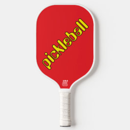 Cooler, hellgelber Diagonaltext mit sportivem Rot Pickleball Schläger