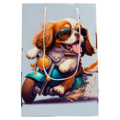 Cooler Hund, der eine Motorradgeschenktasche fährt Mittlere Geschenktüte (Rückseite)