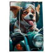 Cooler Hund, der eine Motorradgeschenktasche fährt Mittlere Geschenktüte (Rückseite)