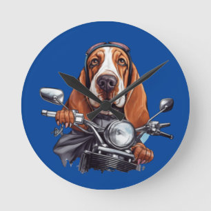 Cooler Hundbiker, niedlicher Hundeschlittenfahrer Runde Wanduhr