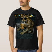 Cooler Leopard mit Sonnenbrille Eiskaffee  T-Shirt (Vorderseite)