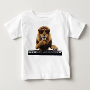 Cooler Löwe-DJ mit Sonnenbrille mixt Musik auf dem Baby T-shirt