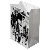 Cooler Mann Sexy Rugged Handsome Muscled Cowboy Ma Mittlere Geschenktüte (Rückseite Schrägansicht)