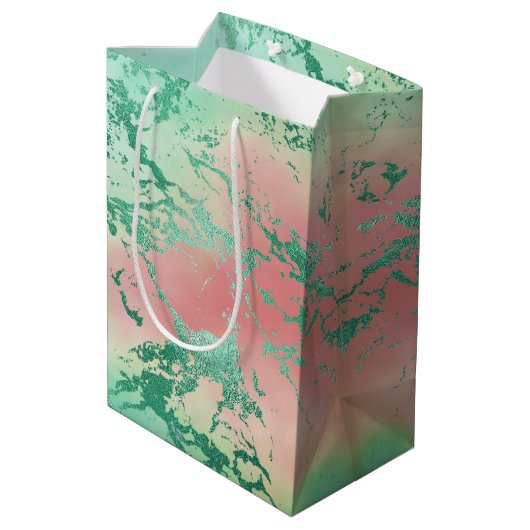 Cooler Marmor | Schöne Pastel Coral und Green Ombr Mittlere Geschenktüte (Rückseite Schrägansicht)