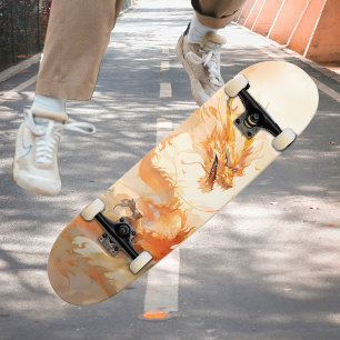 Cooler mythischer Goldener Drache in Wolken Skateboard