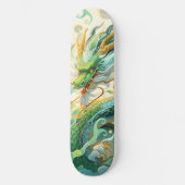 Cooler Mythischer Grüner Drache in Wolken Skateboard (Vorderseite)