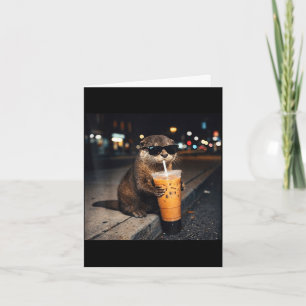 Cooler Otter, der eisgekühlten Milchkaffee trinkt, Karte