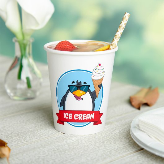 Cooler Pinguin mit Eiscreme Pappbecher