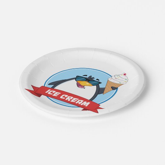 Cooler Pinguin mit Eiscreme Pappteller (Schrägansicht)