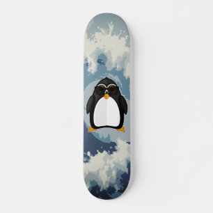Cooler Pinguin mit Sonnenbrille Blaue Meereswelle  Skateboard