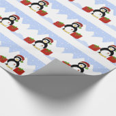 Cooler Pinguin mit Weihnachtsverpackungen Geschenkpapier (Ecke)