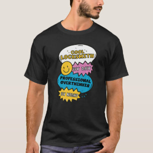 Cooler Schlosser bei Tag, professioneller Überdenk T-Shirt